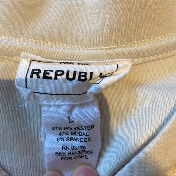 Tan top with front knote - Picture 2 of 3